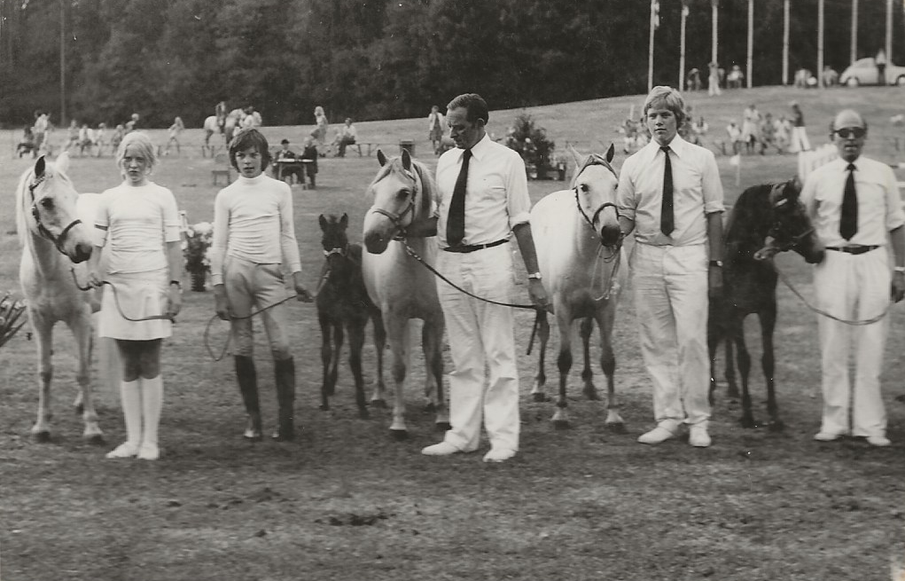 V.l.n.r. Wilma, Fred, Pap Emmens, (schoon)broer Jan, Pap Venhuizen
